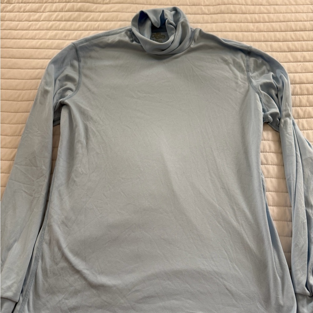Hot Chilly’s light blue turtleneck